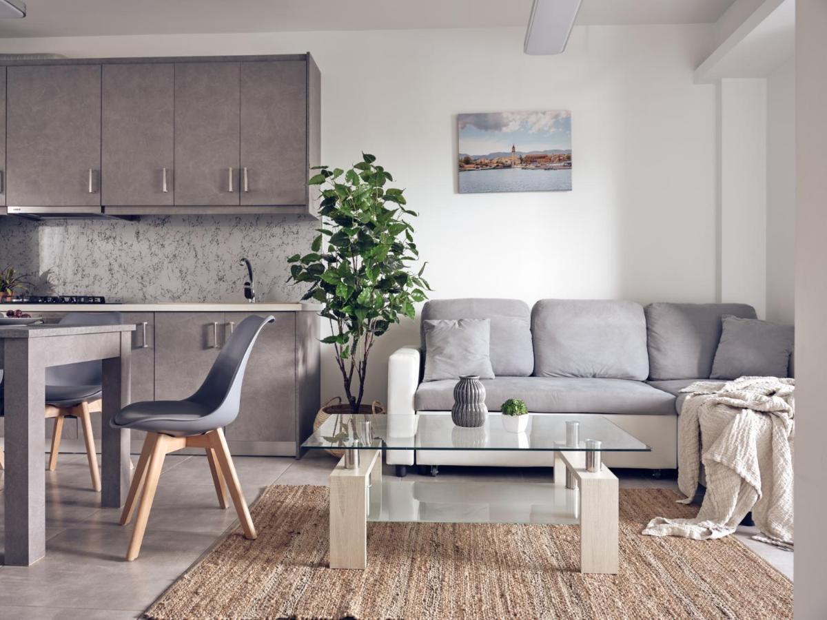 Dareia Suites Plános Екстериор снимка