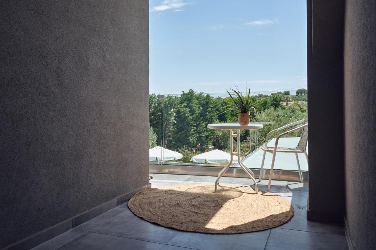 Dareia Suites Plános Екстериор снимка