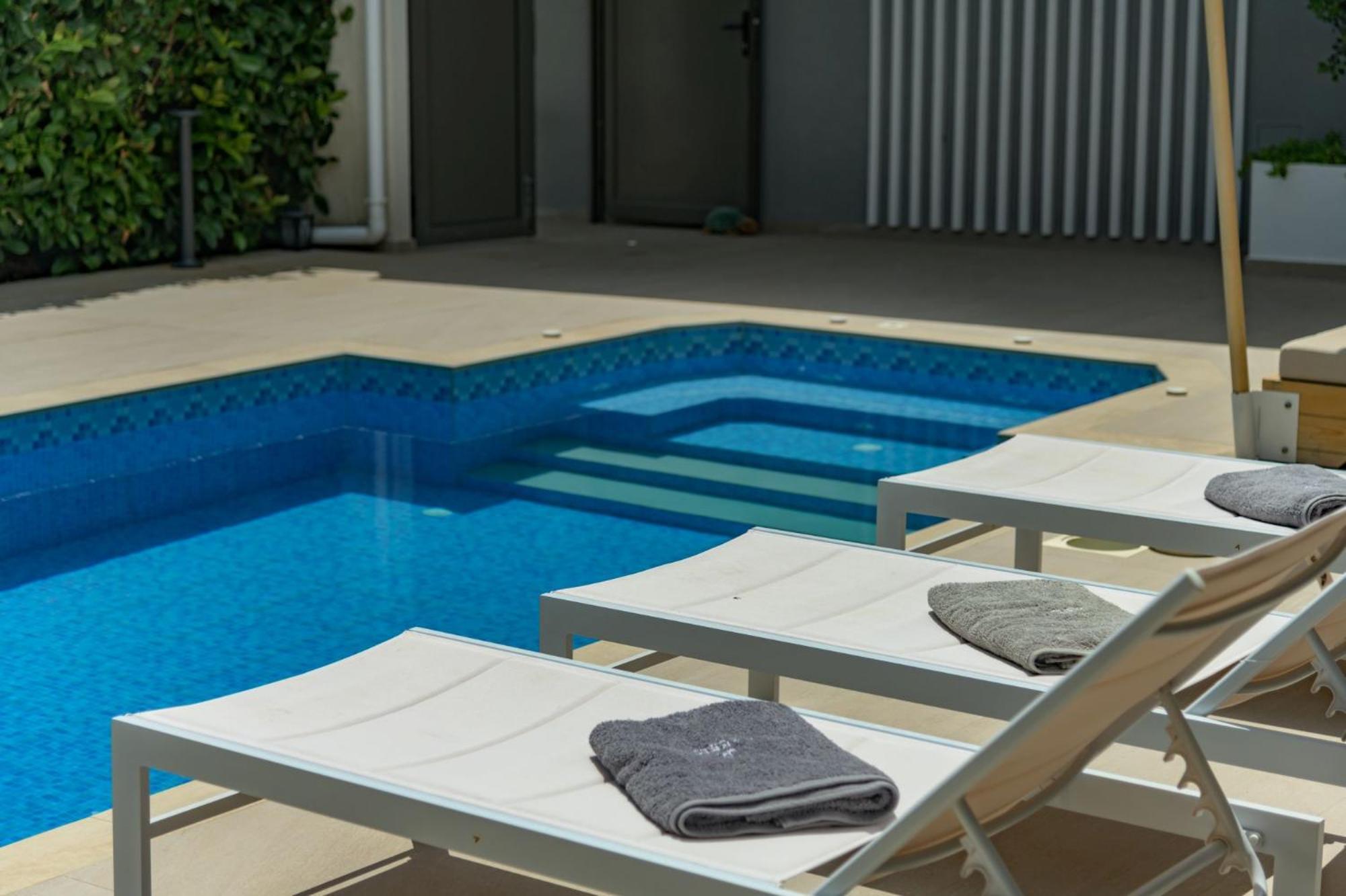 Dareia Suites Plános Екстериор снимка